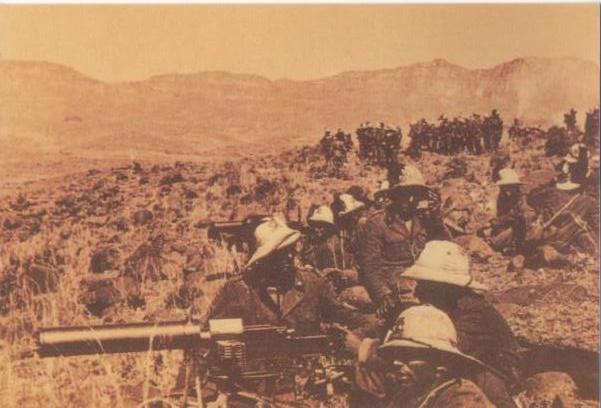 Una Compagnia del 3 Bersaglieri impegnata sull'Amba Aradam nel febbraio 1936.
